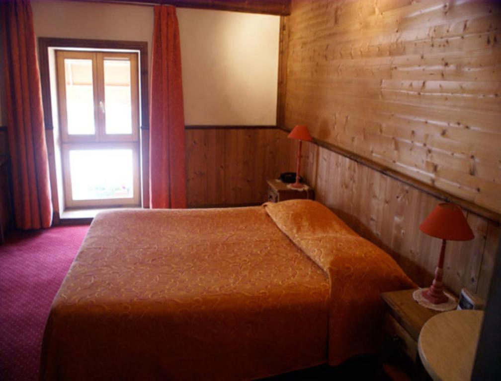 Le Relais De L'Abbaye Hotel Турню Стая снимка