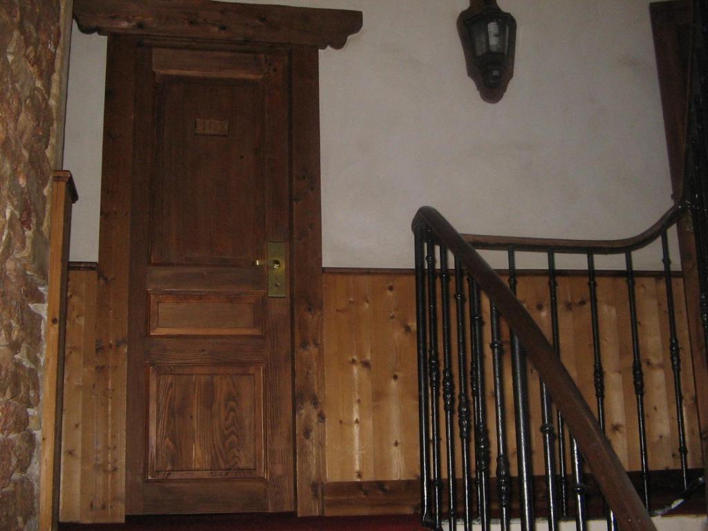 Le Relais De L'Abbaye Hotel Турню Екстериор снимка