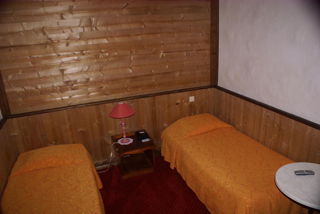 Le Relais De L'Abbaye Hotel Турню Екстериор снимка